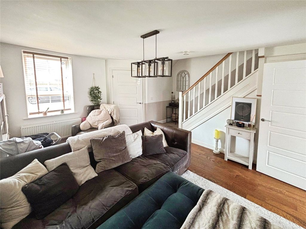 Property photo 2 of 10 Lounge