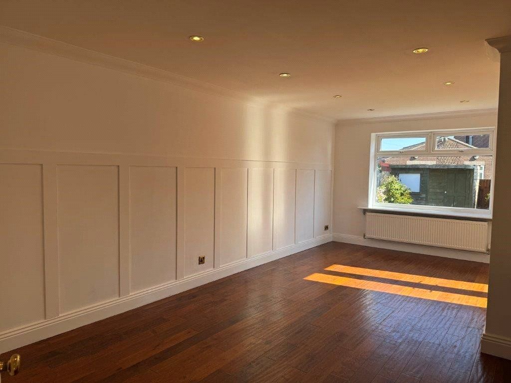 Property photo 2 of 17 Lounge