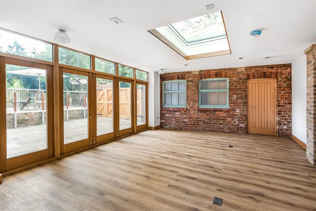 Property photo 2 of 24