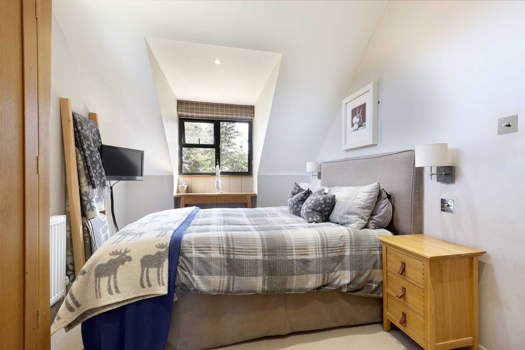 Additional image 15 of 6 bed detached house for saleHogback Wood Road, Beaconsfield, Buckinghamshire HP9