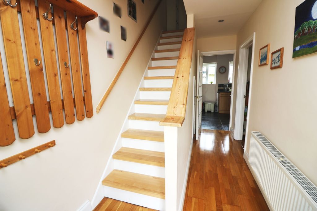 Property photo 2 of 14 Hallway