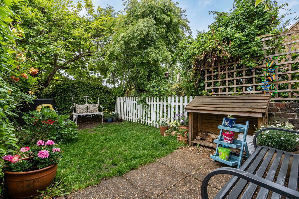 Property photo 2 of 18