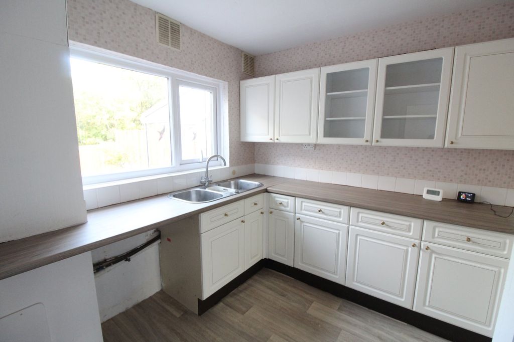 Property photo 2 of 12 Picture No. 13