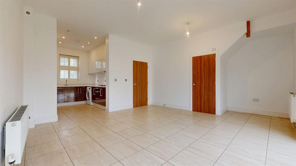 Property photo 3 of 17 10202025_180330.Jpg