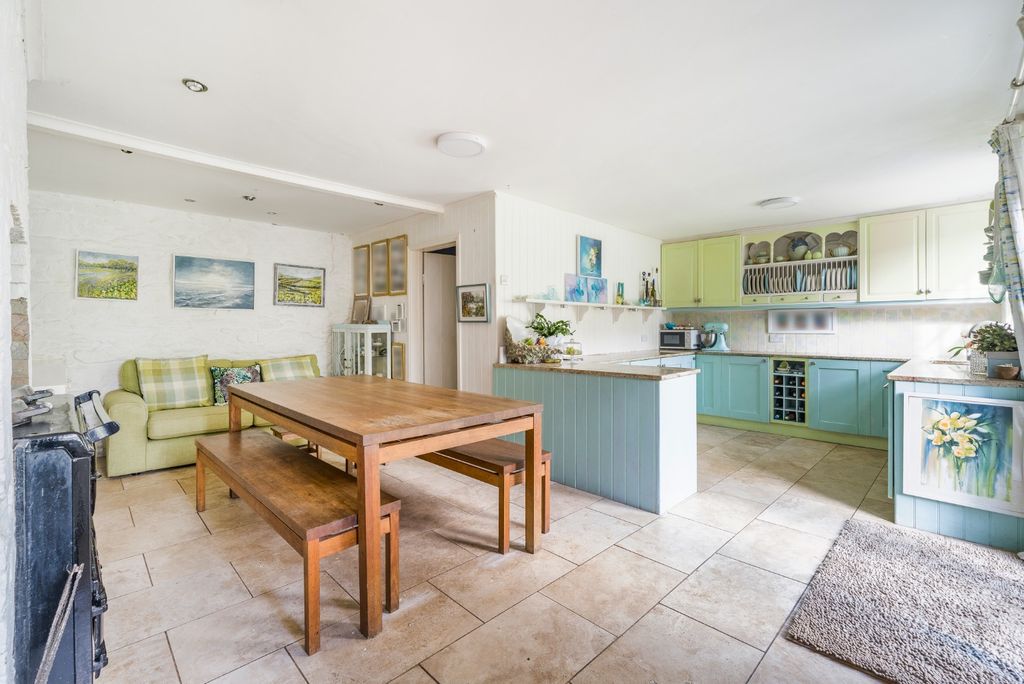 Property photo 2 of 25 4878986