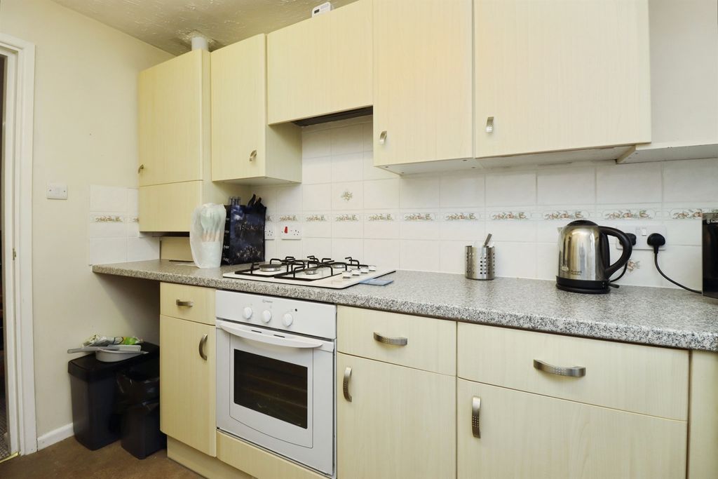 Additional image 10 of 2 bed flat for saleHigh Street, Rothwell, Kettering NN14