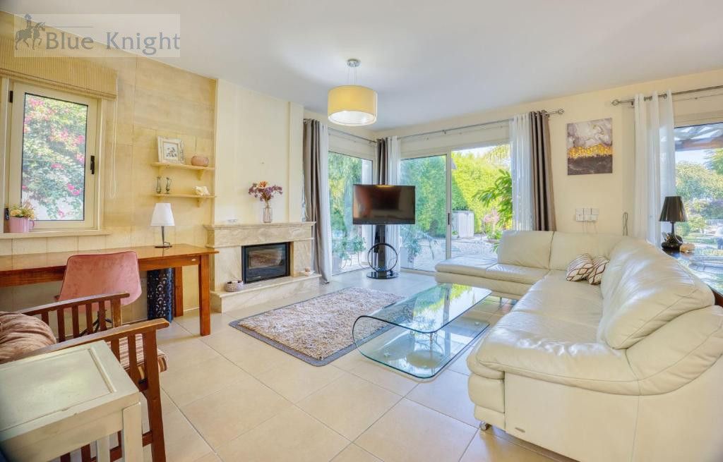 Property photo 3 of 25