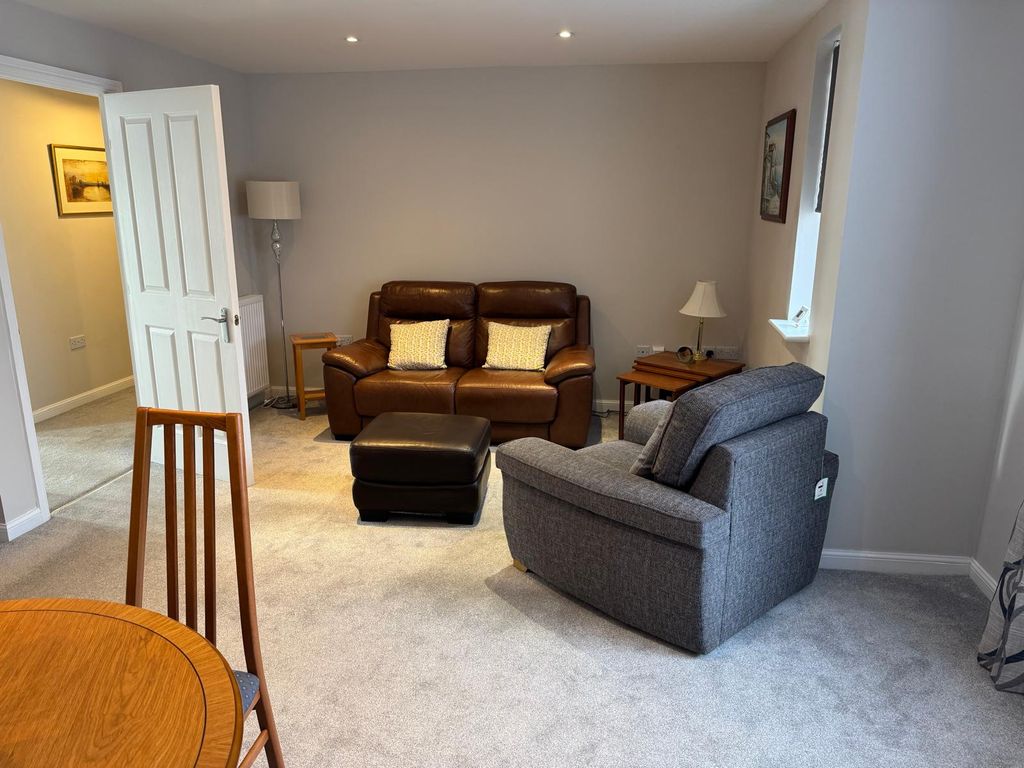 Property photo 3 of 11