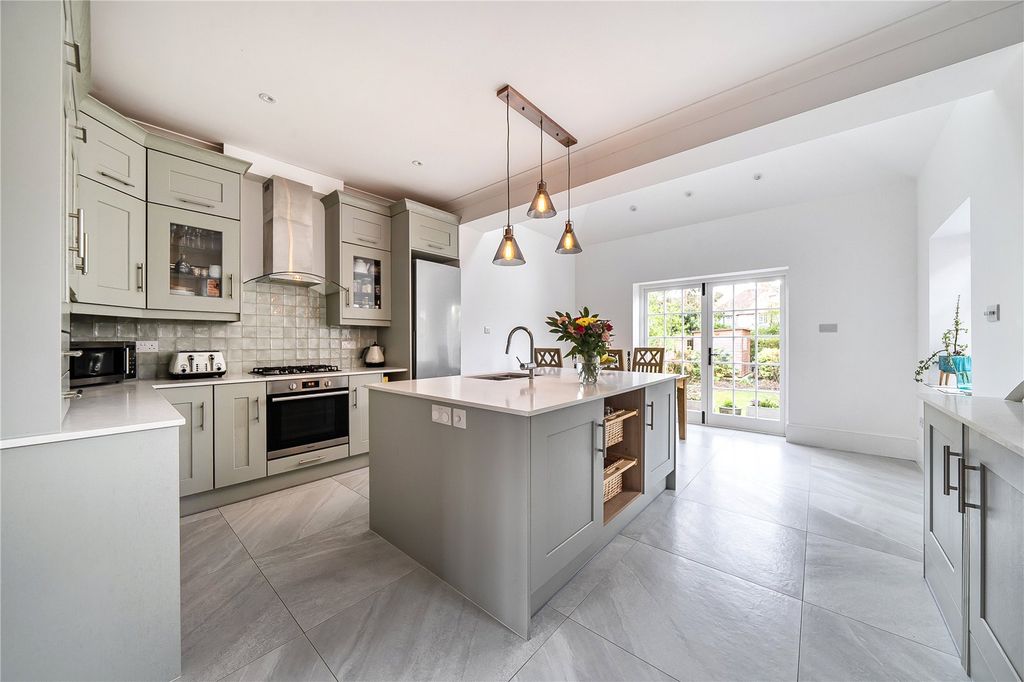 Property photo 3 of 21 Picture No. 14