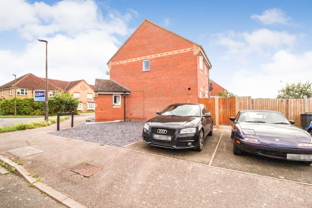 Property photo 2 of 11 Parking
