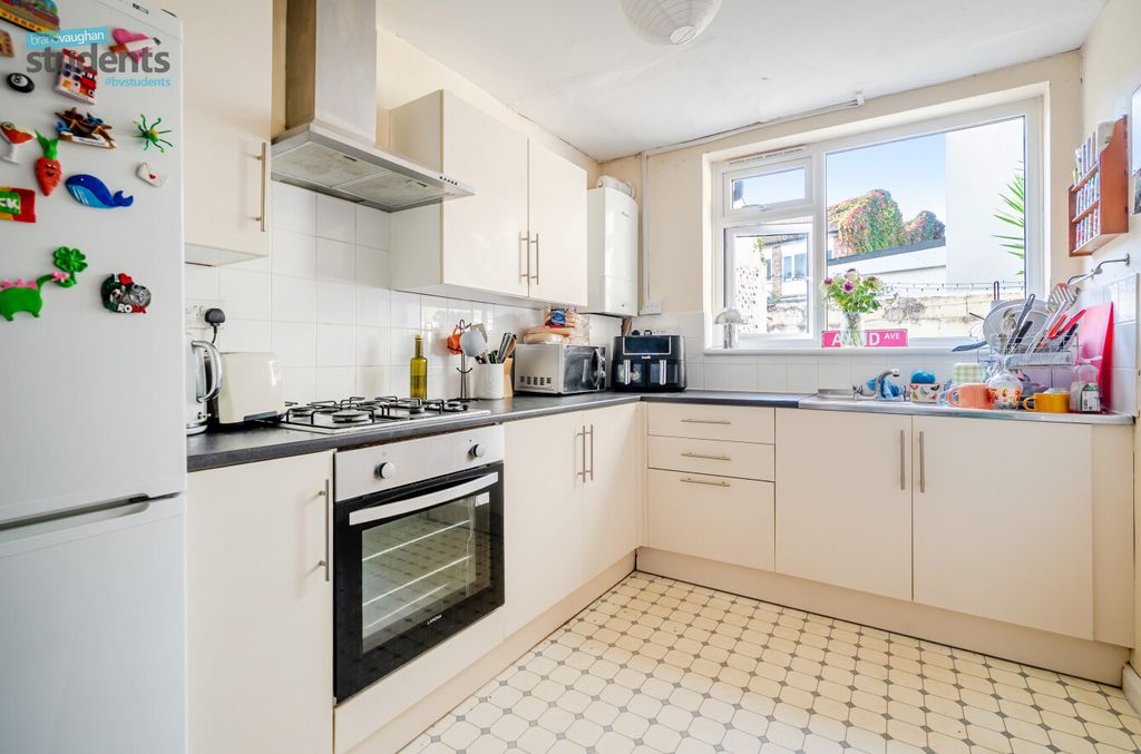 Property photo 2 of 10 52A372B1-B171-422...