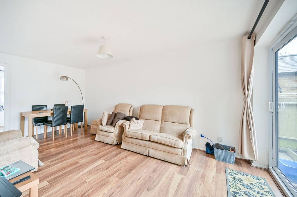 Property photo 3 of 11
