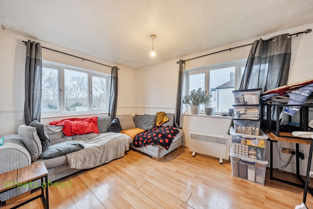 Property photo 2 of 11 d36Aa886-5Cb0-4Fe...