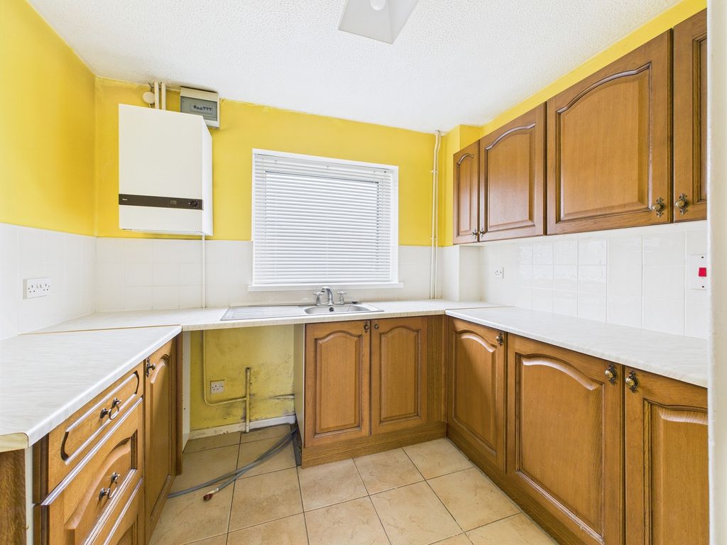 Property photo 2 of 8 Kitchen