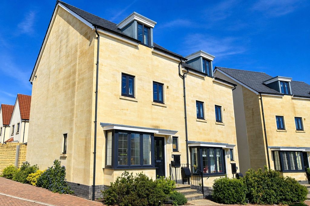 Property photo 1 of 18 External