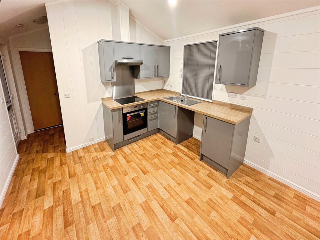 Property photo 3 of 5 Living Room/Kitchen