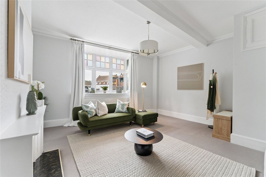 Property photo 3 of 11 Sitting Room