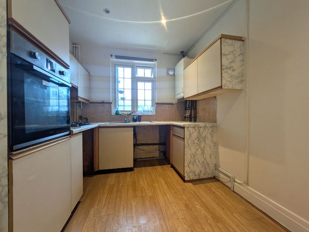 Property photo 2 of 8 Kitchen