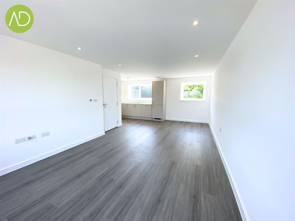 Property photo 3 of 11 8.Jpg