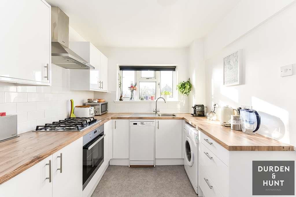 Property photo 2 of 16 Willingale Road