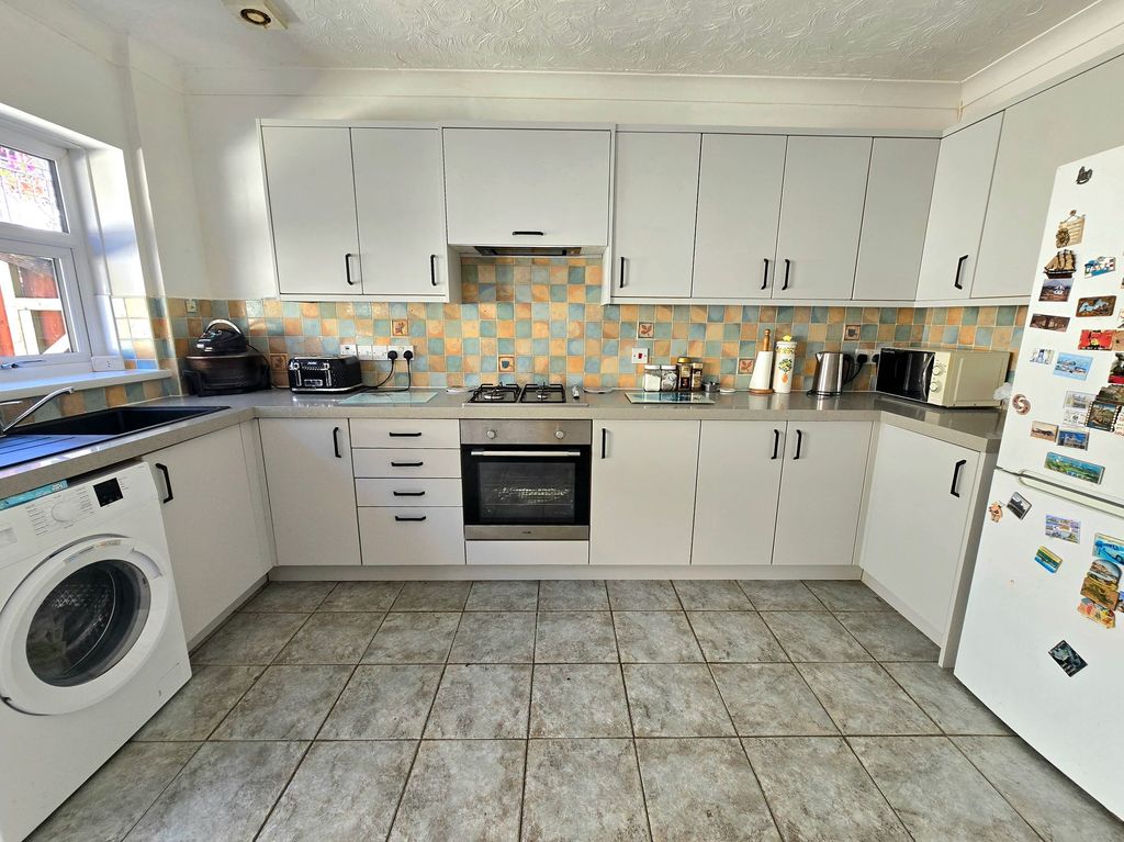 Property photo 2 of 33 Kitchen/Diner