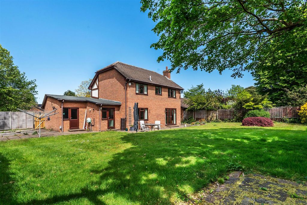 Property photo 1 of 20 6-Aston-Close-23.Jpg
