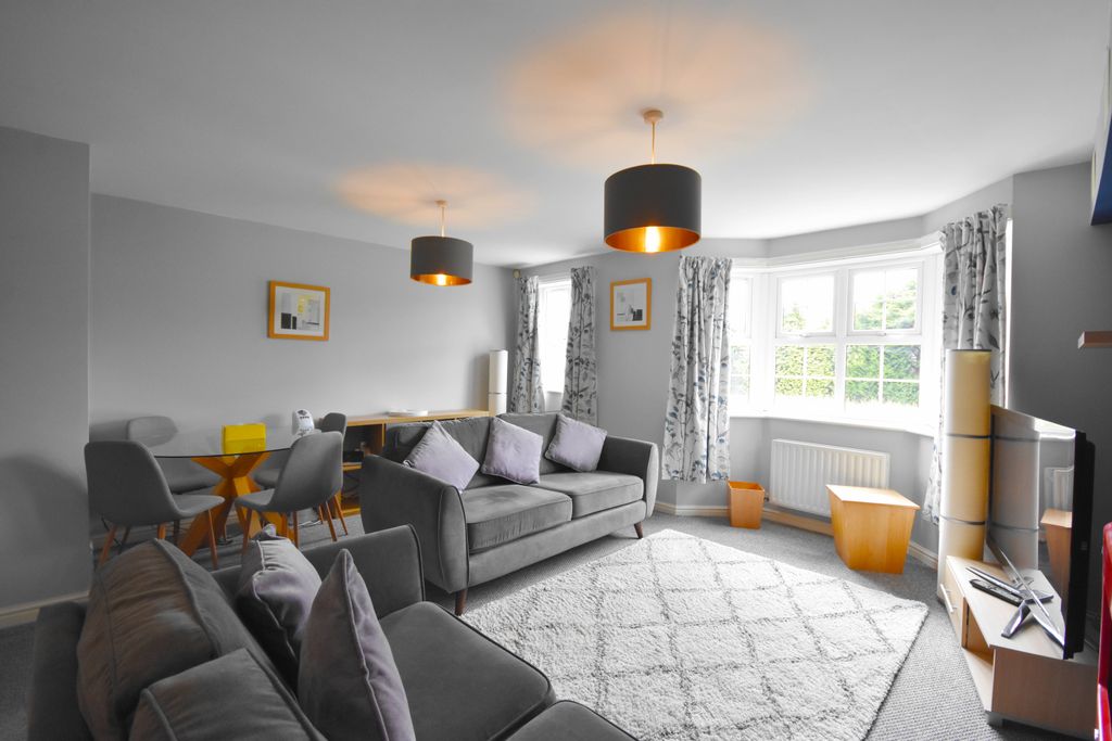 Property photo 3 of 12 Lounge 2-Min