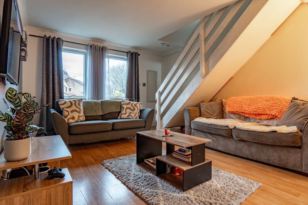 Property photo 2 of 25