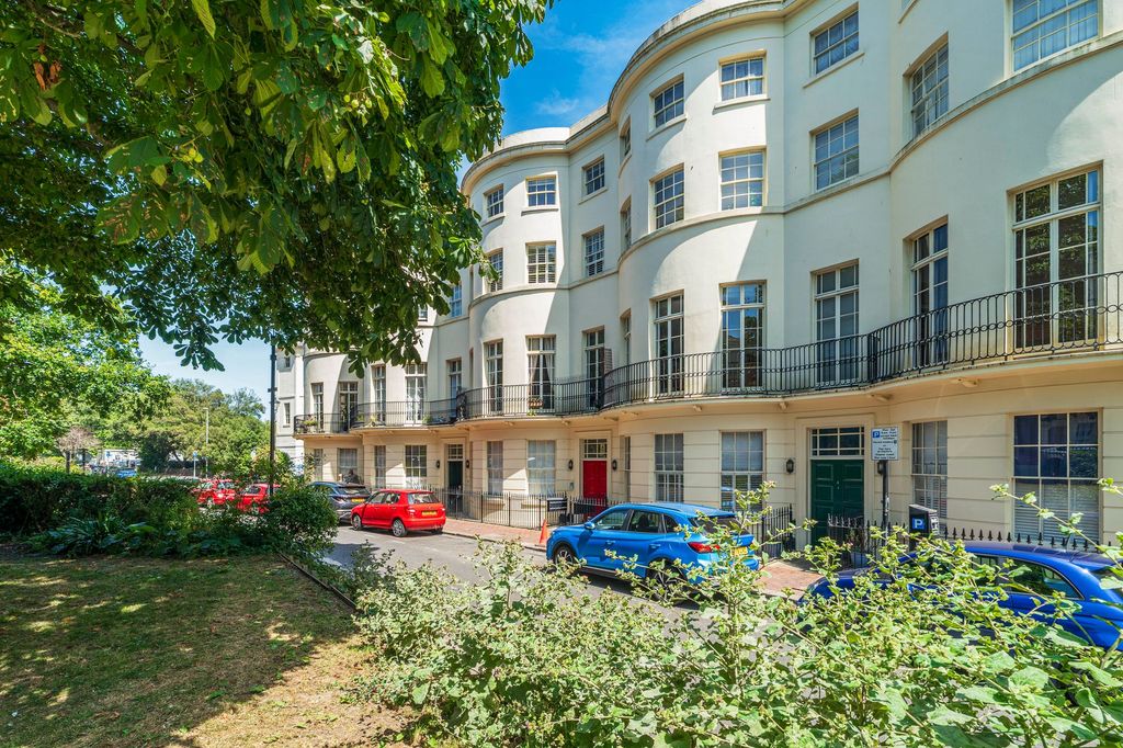 Property photo 1 of 11 Alexander Terrace
