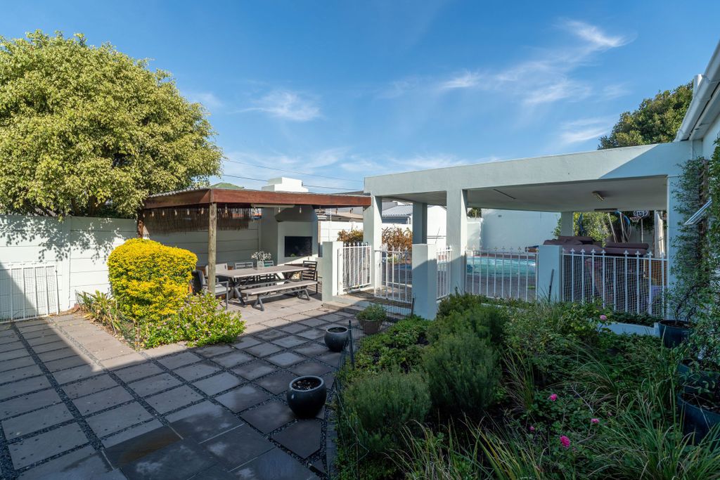 Property photo 2 of 41 Kw1701328