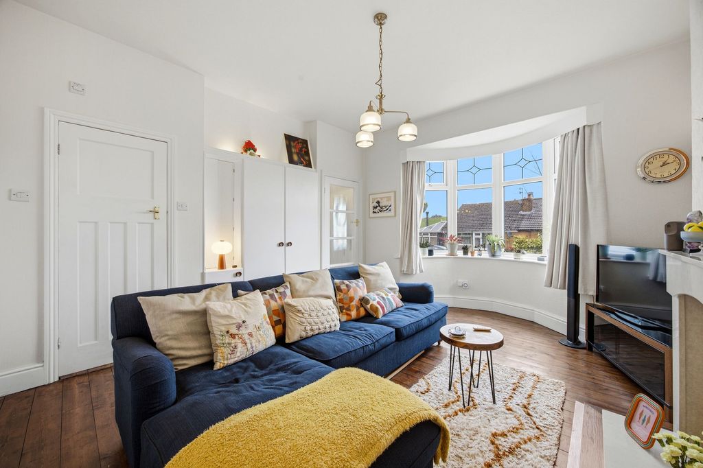 Property photo 2 of 28