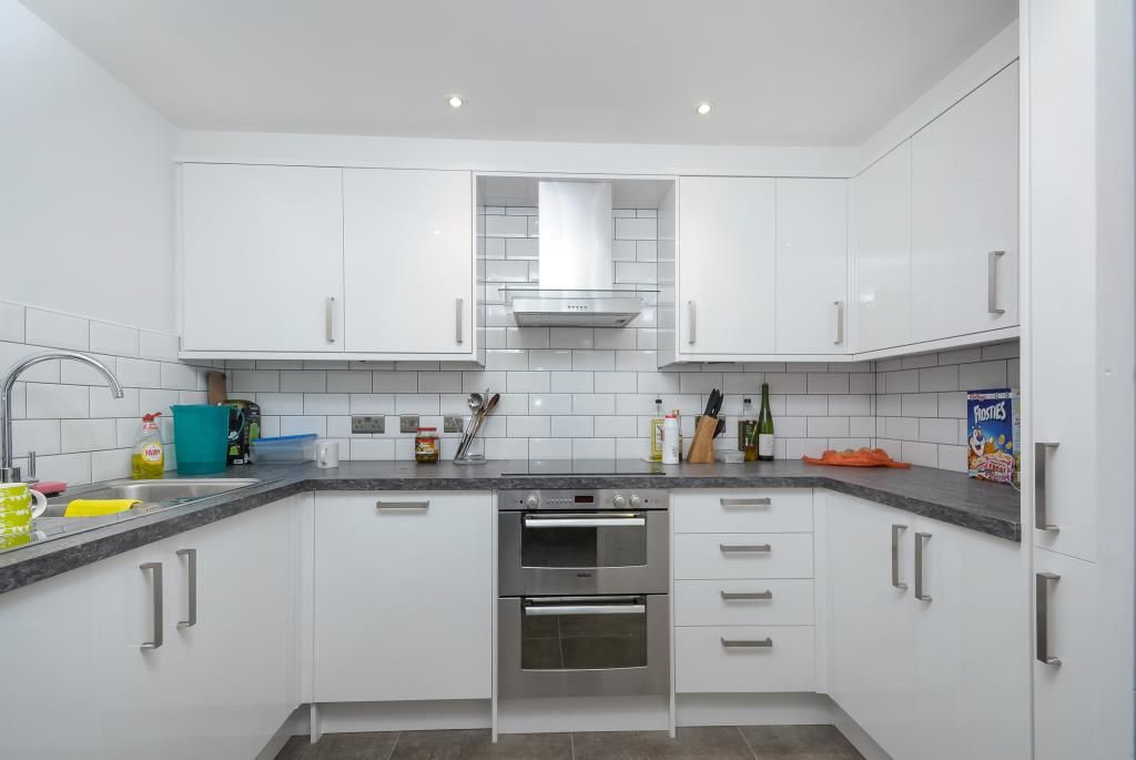 Property photo 3 of 10 Kitchen