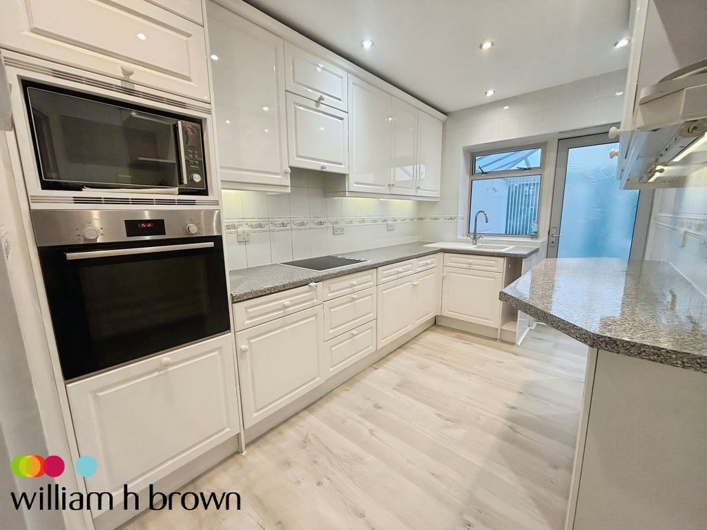 Property photo 2 of 14 Kitchen