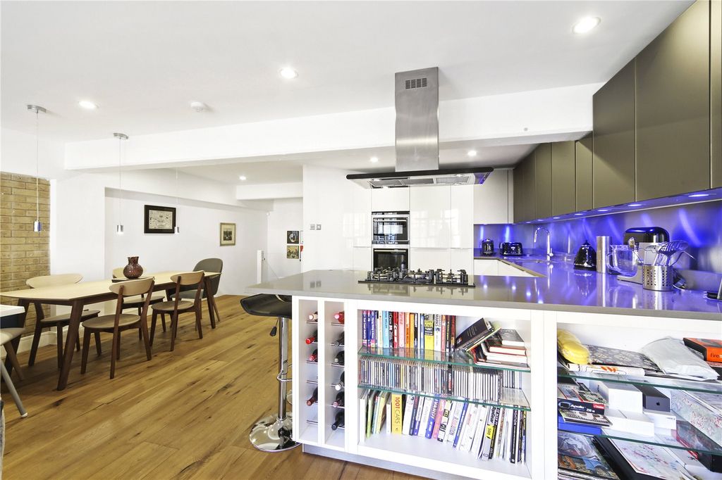 Property photo 3 of 16 Picture No. 10