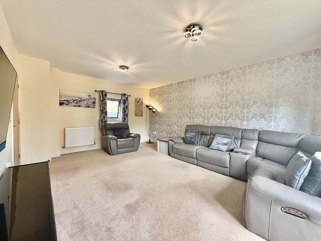 Property photo 3 of 35