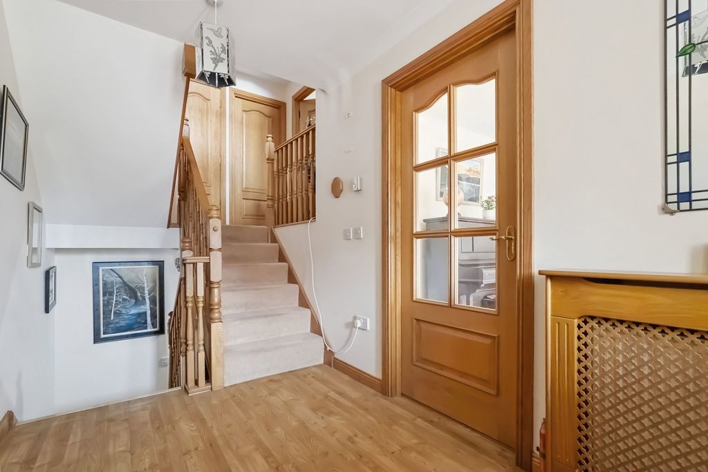 Property photo 3 of 33