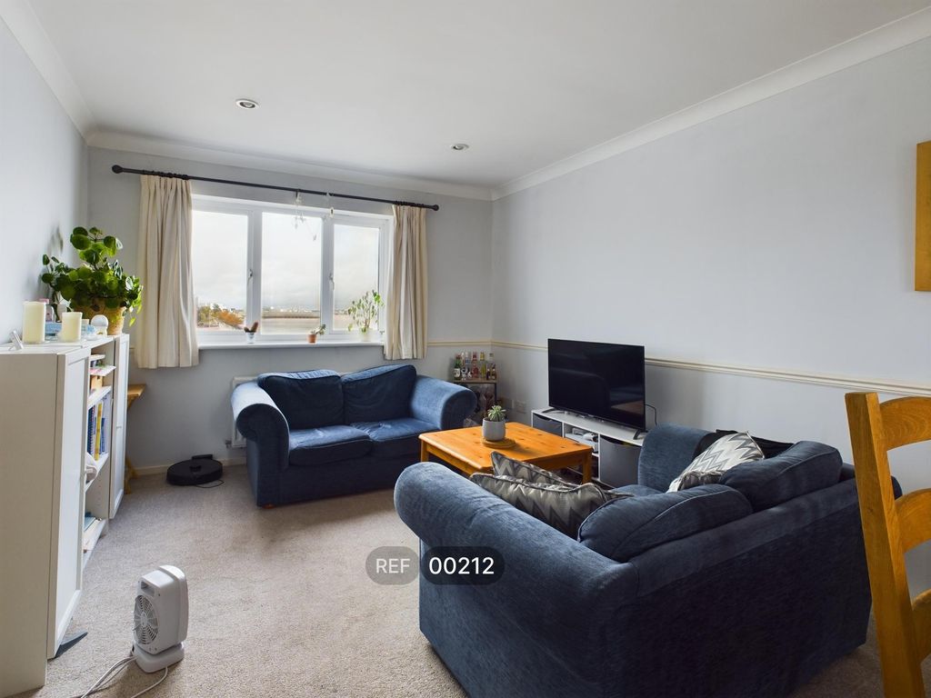 Property photo 1 of 12 Living Room