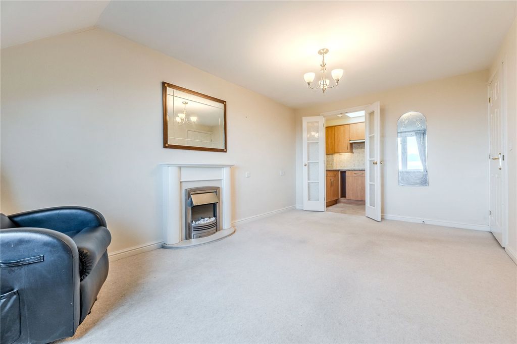 Property photo 2 of 11 Lounge