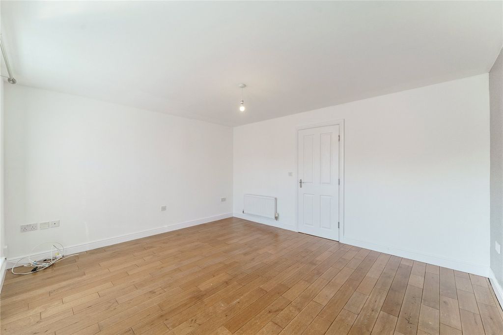 Property photo 2 of 22 Picture No. 17