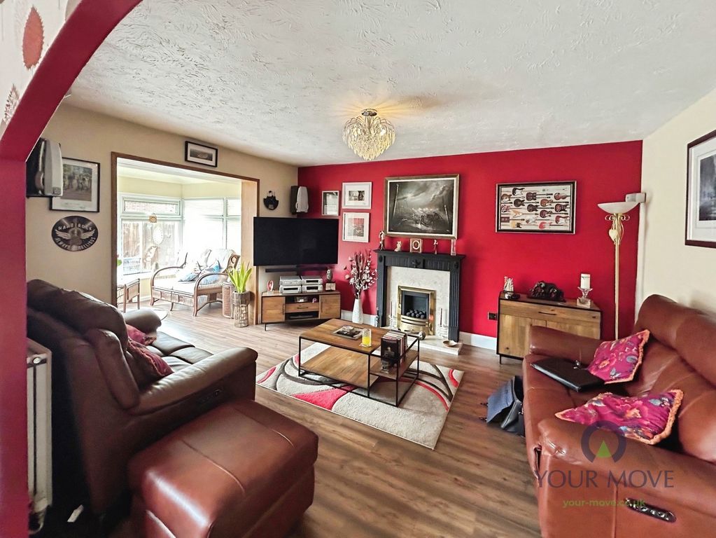 Property photo 2 of 16 Lounge