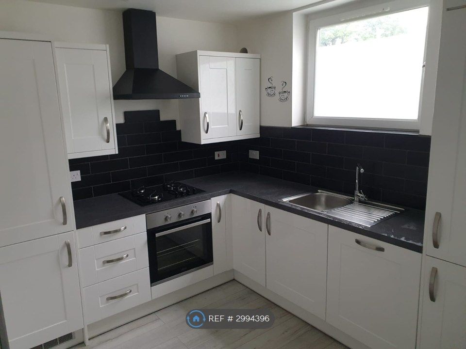 Property photo 1 of 14 Kitchen - View 1