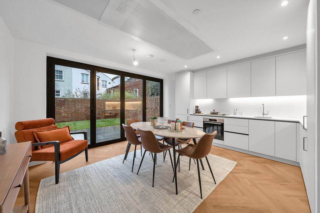 Property photo 1 of 23