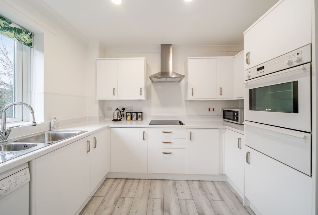 Property photo 2 of 10 1388413-6-693Fe92...