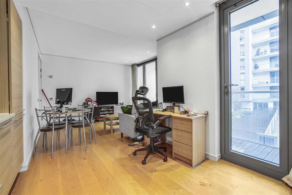 Property photo 3 of 12 Reception