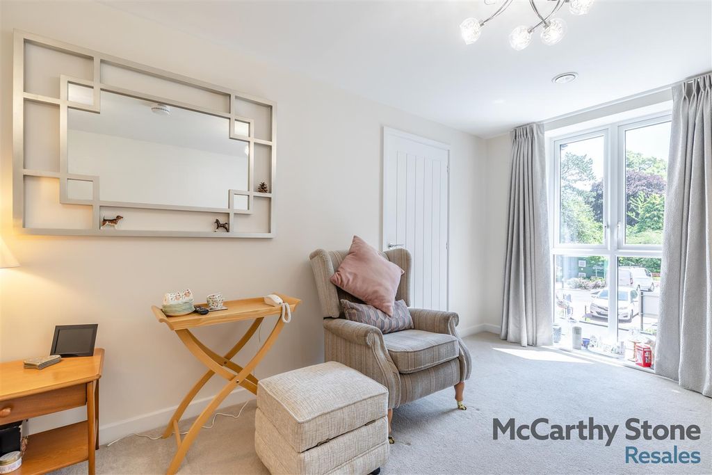 Property photo 3 of 21 8653501-Interior12.Jpg