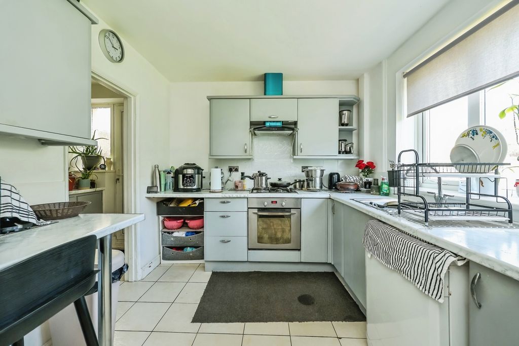 Property photo 2 of 17 Kitchen