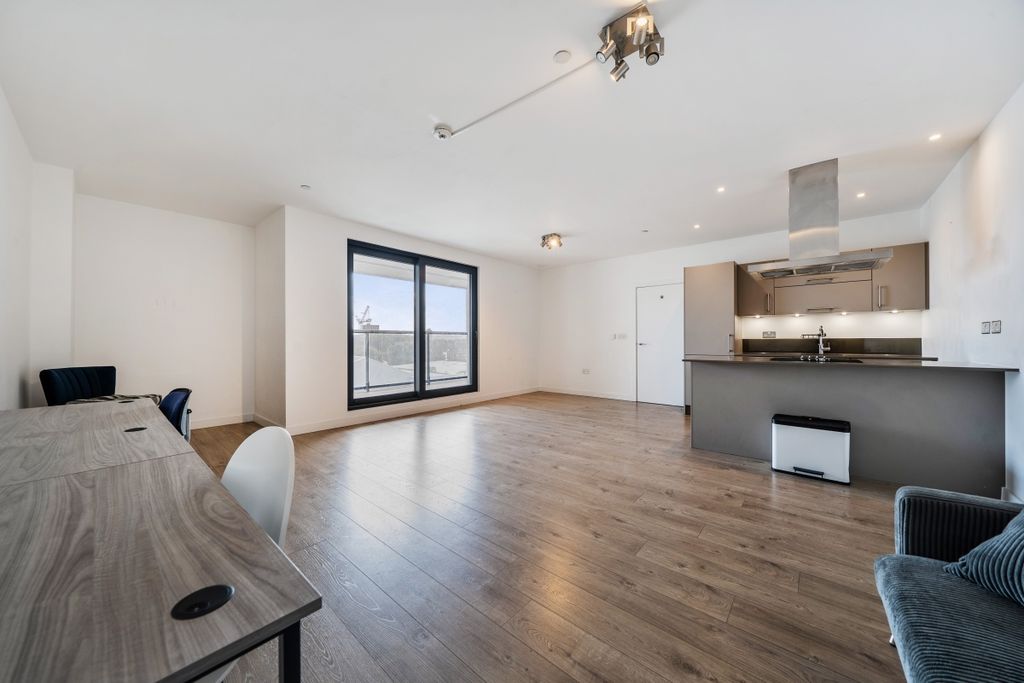 Property photo 1 of 15 1511298-10-6A96c3...