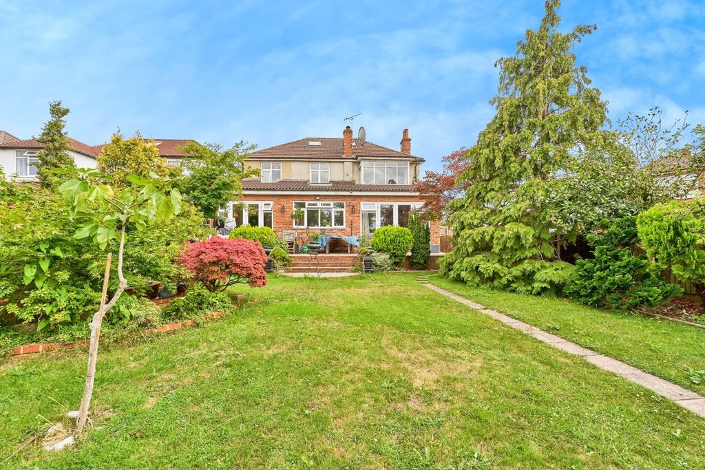 Property photo 2 of 17 Photo