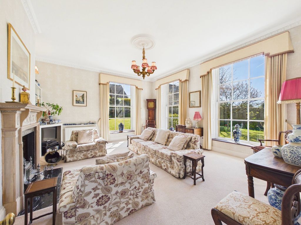 Property photo 2 of 54