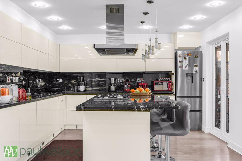 Property photo 2 of 25 Kitchen / Breakfast Room